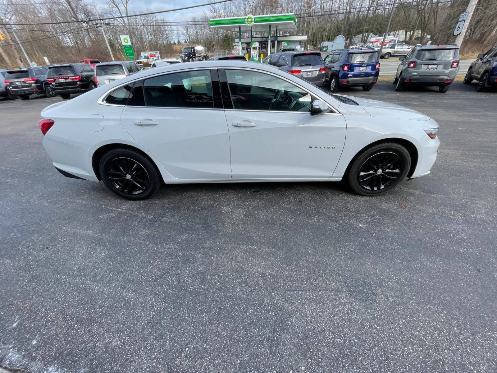 2016 White /Black Chevrolet Malibu 1LT (1G1ZE5ST7GF) with an 1.5L I4 DOHC 16V TURBO engine, 6A transmission, located at 11115 Chardon Rd. , Chardon, OH, 44024, (440) 214-9705, 41.580246, -81.241943 - This 2016 Chevrolet Malibu 1LT, is equipped with a 1.5L EcoTec engine and a 6-speed automatic transmission, offers a blend of efficiency and performance. It boasts modern amenities including a backup camera for enhanced safety during reversing, push-button start for convenience, and integrated Apple - Photo #6